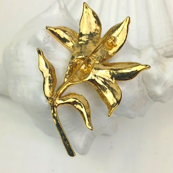 ♥️Bundle Only♥️♥️ Intriguing Gold Tone & Silver Brooch Trio - Picture 4 of 14